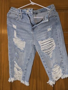 wild fable Size 4 Womens Above The Knee Light Blue Distressed Jean Shorts